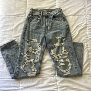 American eagle ripped wide leg jeans, size 4 high waisted, condition- good,